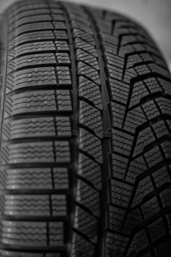 фото протектора и шины Ice Blazer Alpine EVO1 Шина Sailun Ice Blazer Alpine Evo 1 235/60 R18 107V