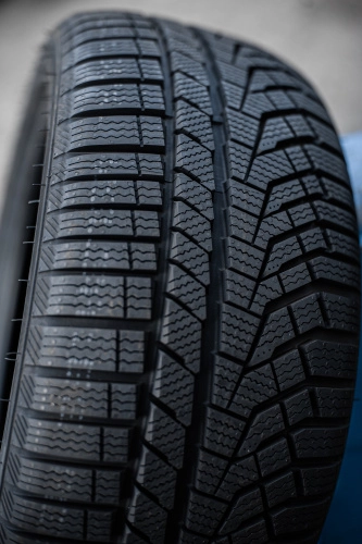 фото протектора и шины Ice Blazer Alpine EVO1 Шина Sailun Ice Blazer Alpine Evo 1 235/60 R18 107V